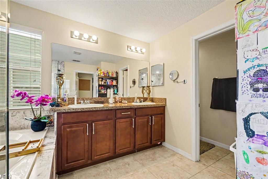 For Sale: $375,614 (4 beds, 2 baths, 2374 Square Feet)