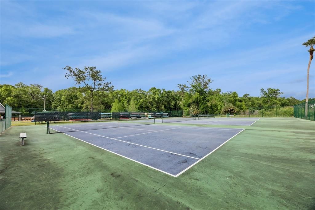 For Sale: $520,000 (4 beds, 2 baths, 1852 Square Feet)