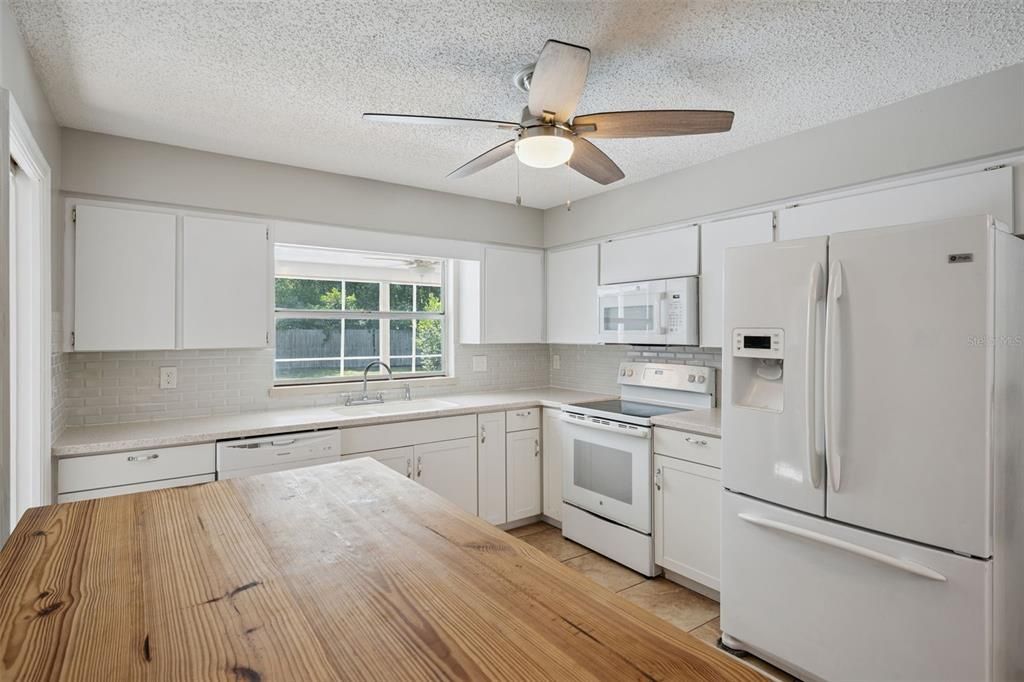 For Sale: $520,000 (4 beds, 2 baths, 1852 Square Feet)
