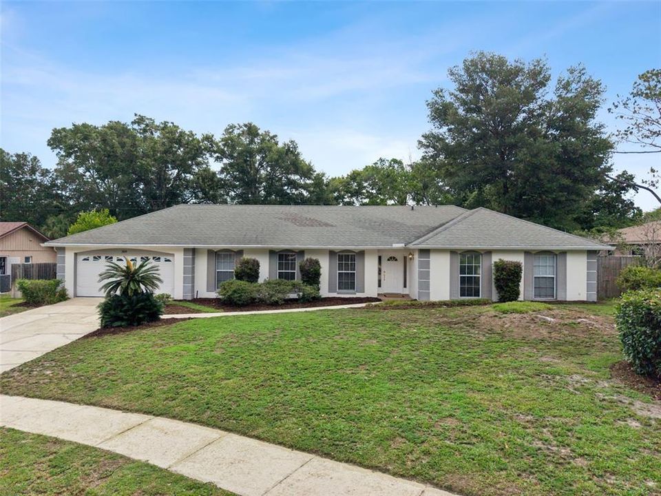 For Sale: $520,000 (4 beds, 2 baths, 1852 Square Feet)