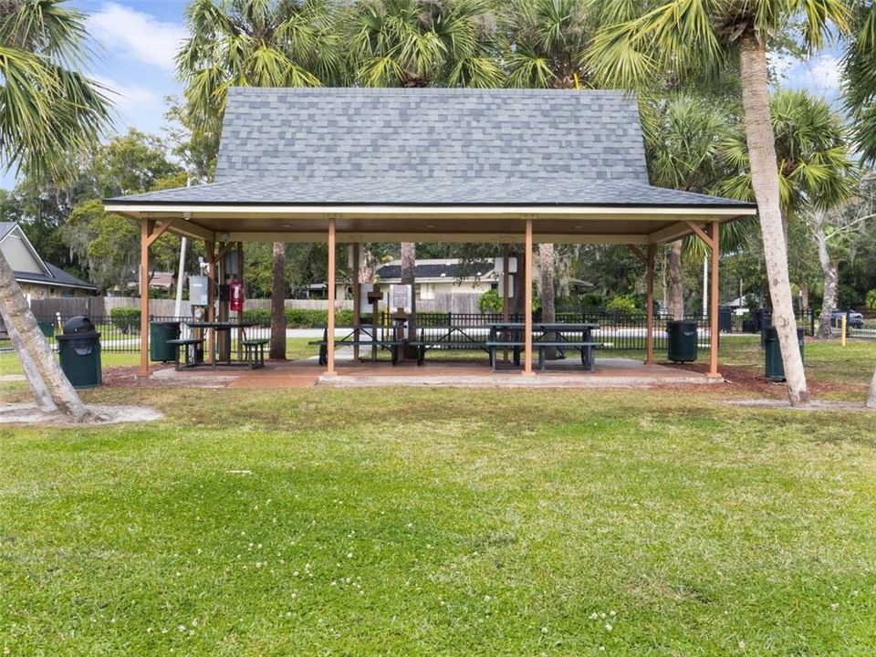 For Sale: $520,000 (4 beds, 2 baths, 1852 Square Feet)