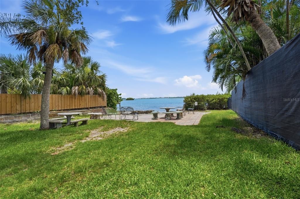 En Venta: $819,900 (4 camas, 3 baños, 2181 Pies cuadrados)