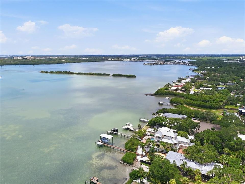 En Venta: $819,900 (4 camas, 3 baños, 2181 Pies cuadrados)