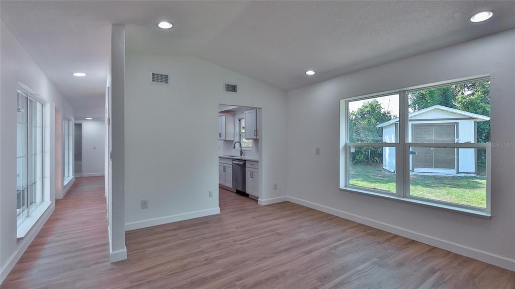 En Venta: $295,000 (3 camas, 2 baños, 1430 Pies cuadrados)