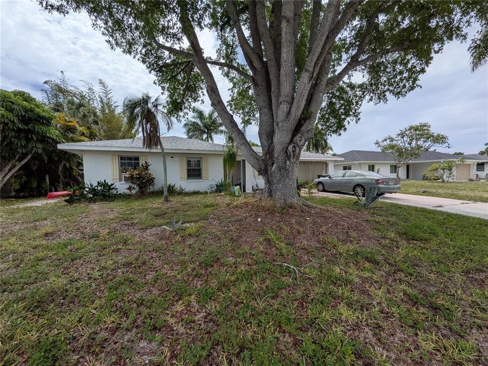 For Sale: $317,000 (2 beds, 2 baths, 1342 Square Feet)