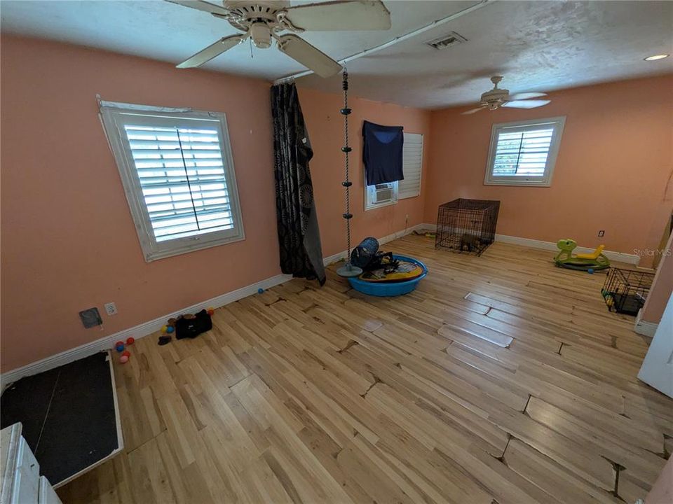 For Sale: $317,000 (2 beds, 2 baths, 1342 Square Feet)