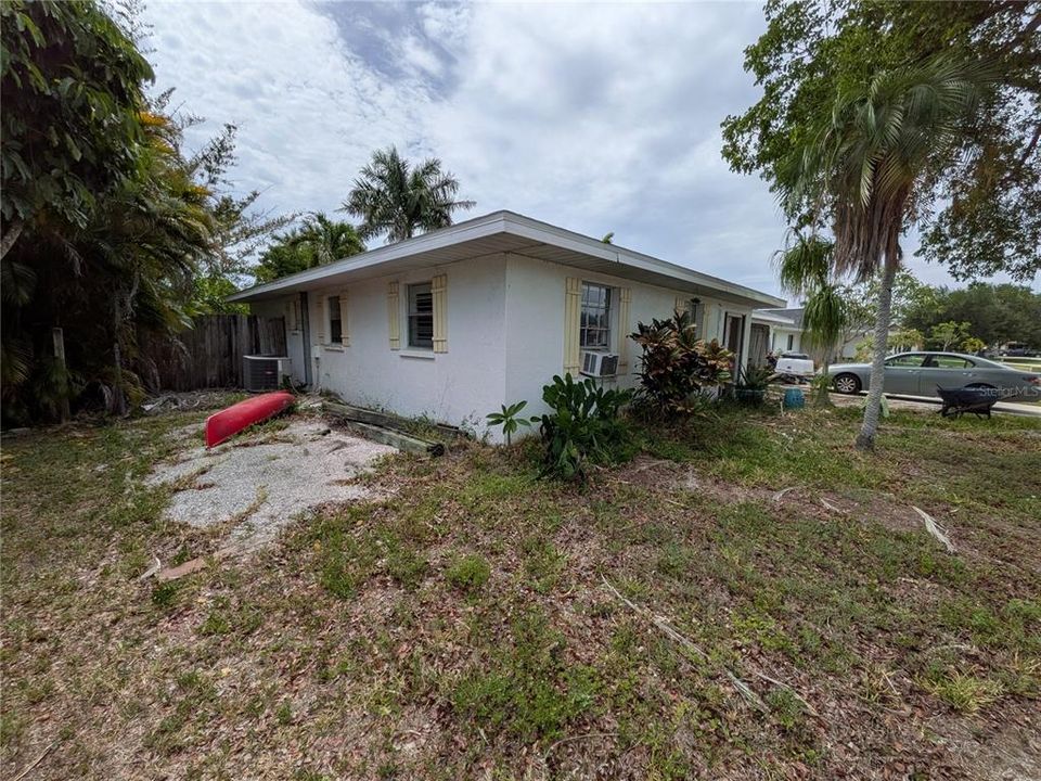 For Sale: $317,000 (2 beds, 2 baths, 1342 Square Feet)