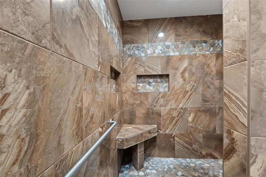 На продажу: $289,900 (2 спален, 2 ванн, 1637 Квадратных фут)