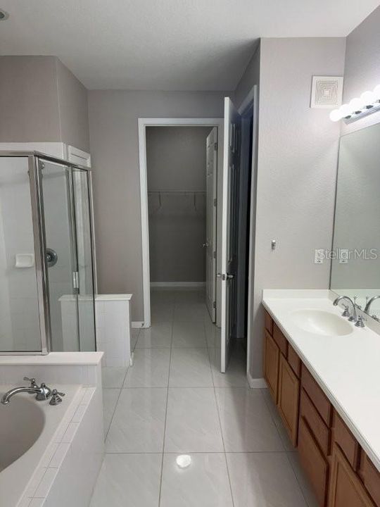 For Rent: $2,295 (3 beds, 2 baths, 1962 Square Feet)