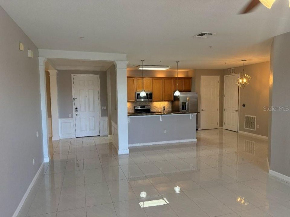 For Rent: $2,295 (3 beds, 2 baths, 1962 Square Feet)