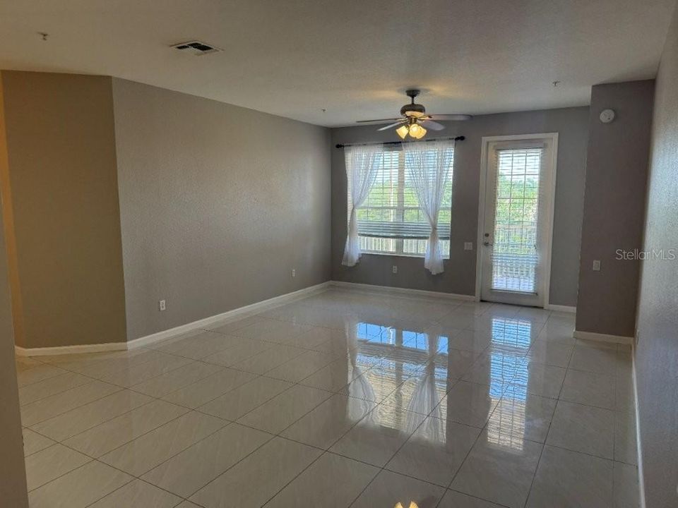 For Rent: $2,295 (3 beds, 2 baths, 1962 Square Feet)