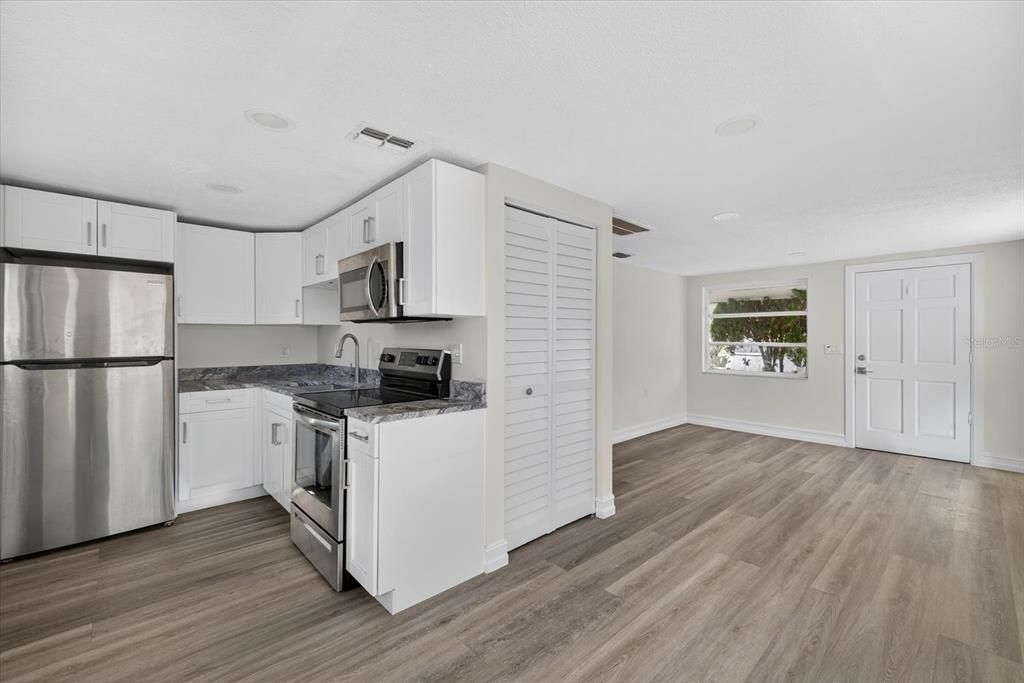 For Rent: $1,200 (1 beds, 1 baths, 624 Square Feet)