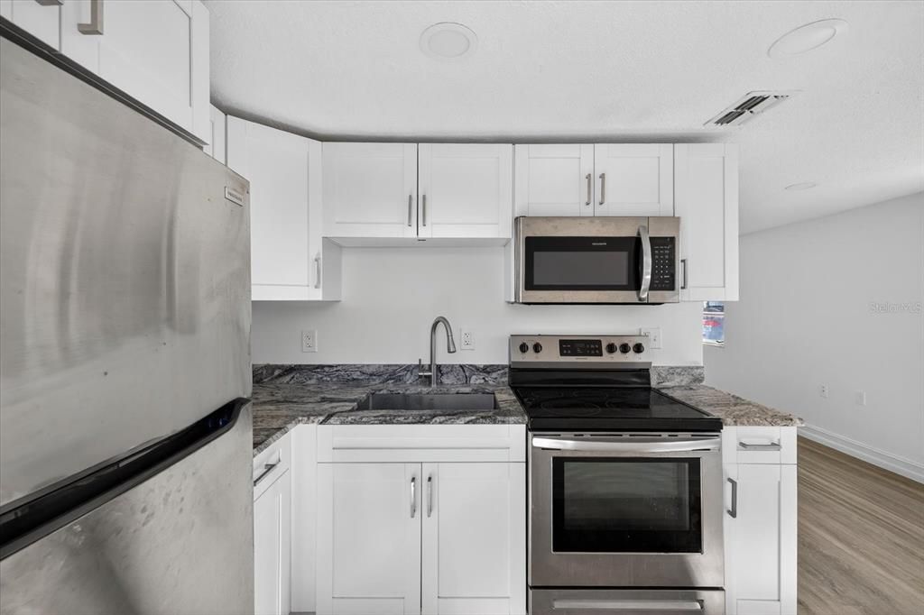 For Rent: $1,200 (1 beds, 1 baths, 624 Square Feet)