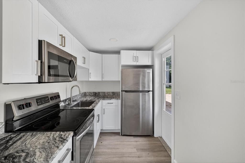 For Rent: $1,200 (1 beds, 1 baths, 624 Square Feet)