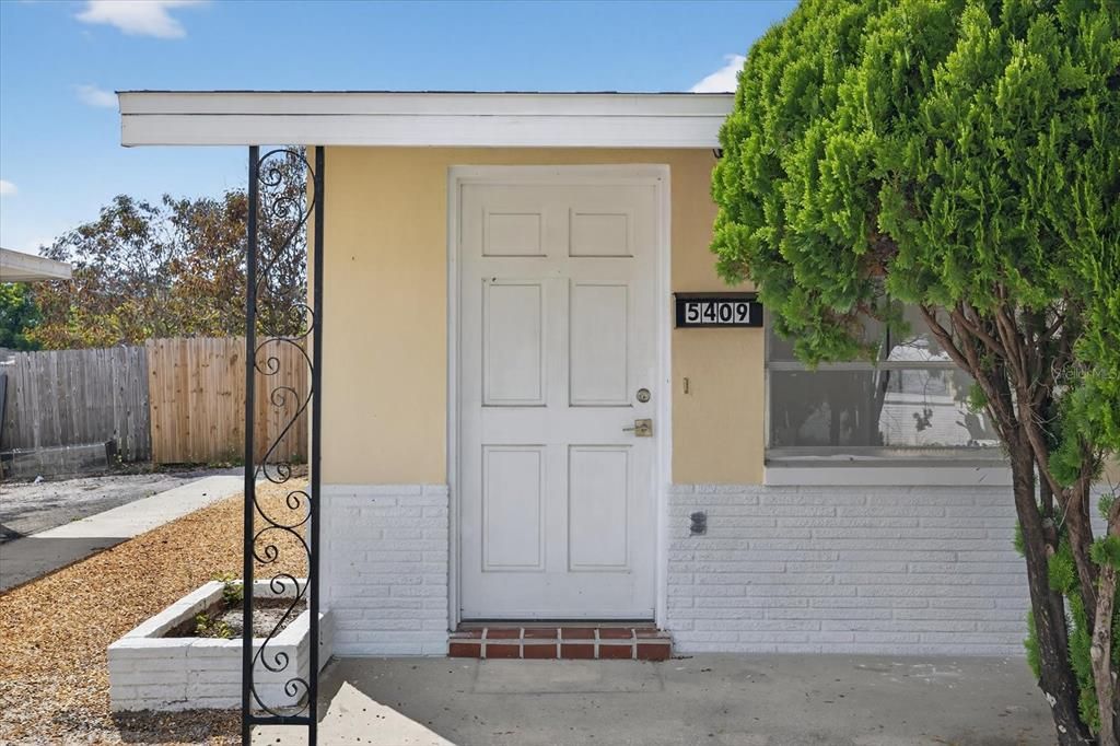 For Rent: $1,200 (1 beds, 1 baths, 624 Square Feet)
