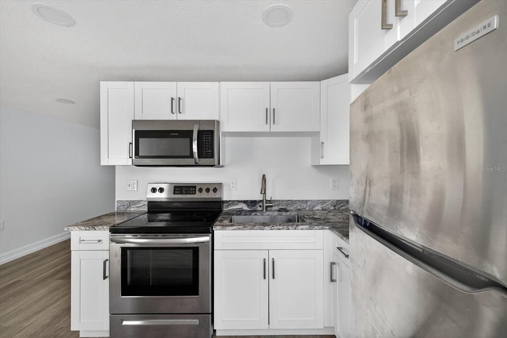 For Rent: $1,200 (1 beds, 1 baths, 624 Square Feet)