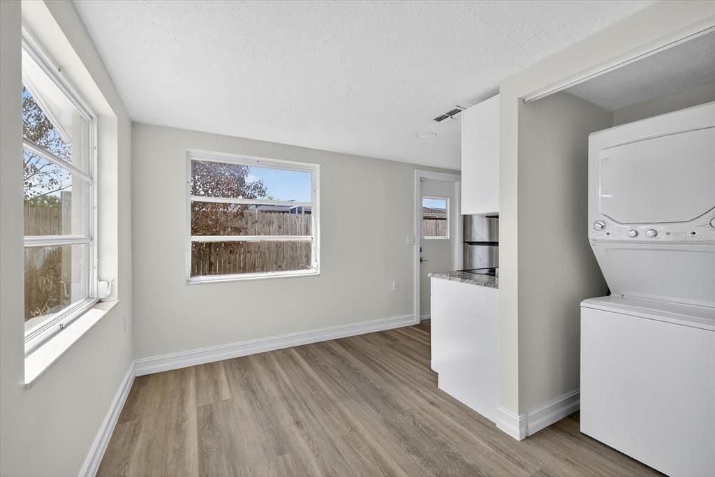 For Rent: $1,200 (1 beds, 1 baths, 624 Square Feet)