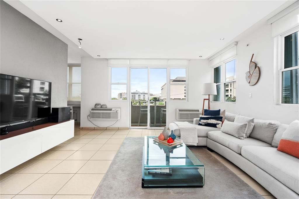 En Venta: $895,000 (3 camas, 2 baños, 1750 Pies cuadrados)