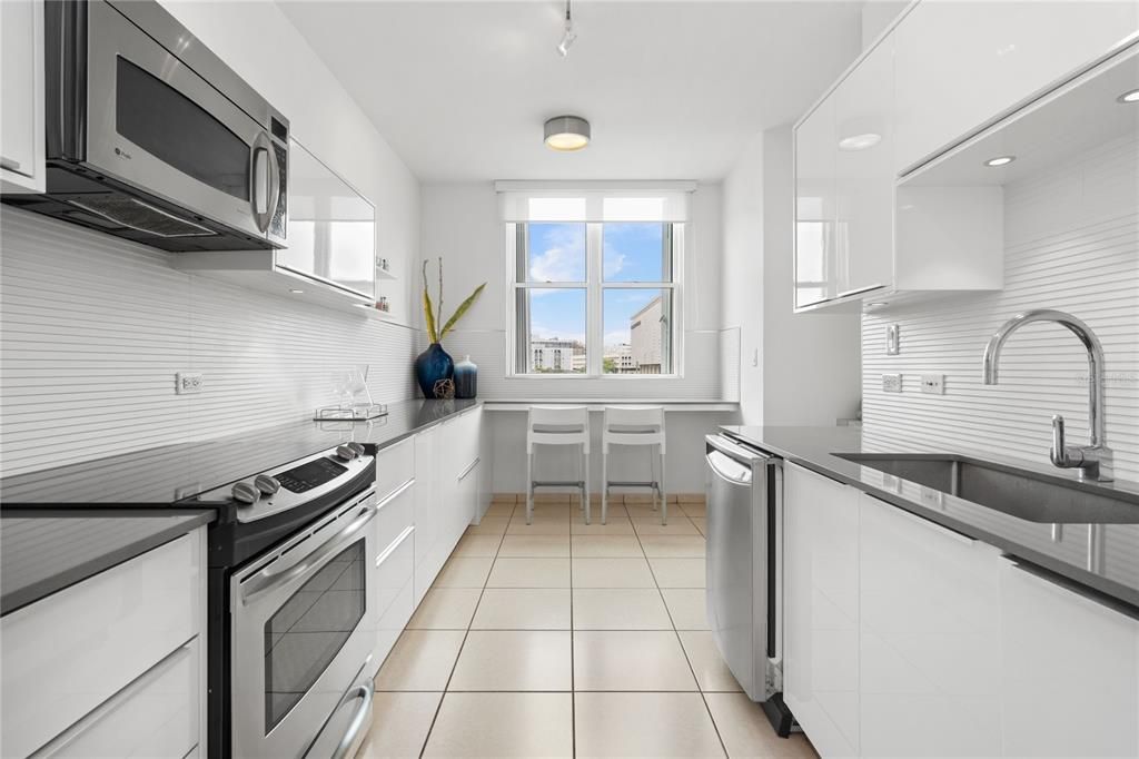 En Venta: $895,000 (3 camas, 2 baños, 1750 Pies cuadrados)