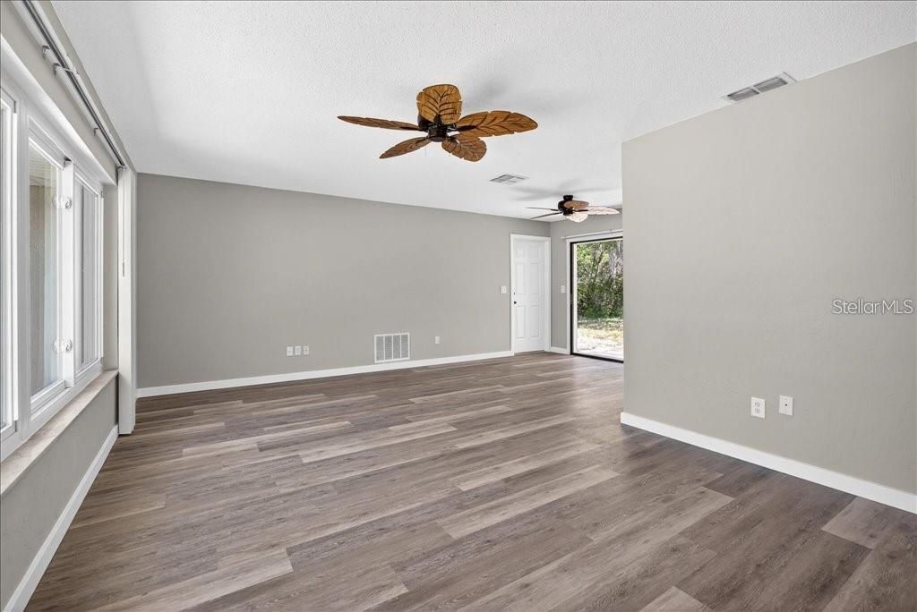 For Rent: $1,650 (3 beds, 2 baths, 1428 Square Feet)