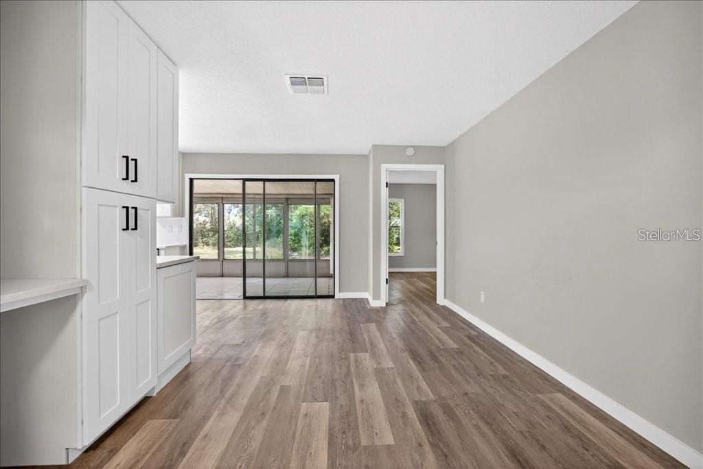 For Rent: $1,650 (3 beds, 2 baths, 1428 Square Feet)