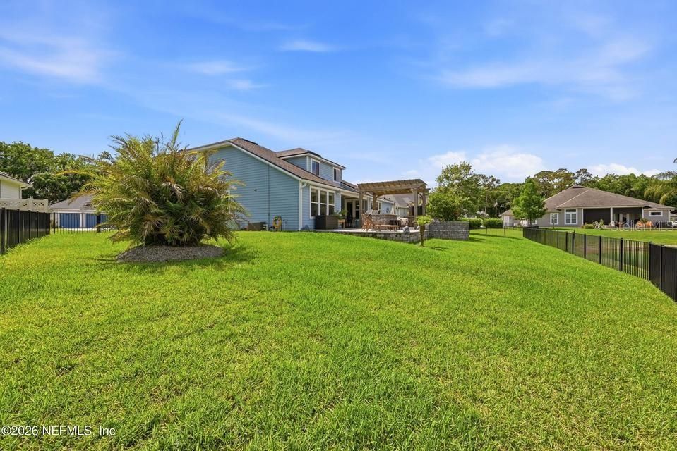 For Sale: $850,000 (5 beds, 5 baths, 3783 Square Feet)