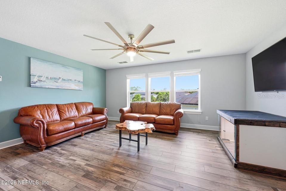 For Sale: $850,000 (5 beds, 5 baths, 3783 Square Feet)