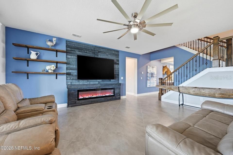 For Sale: $850,000 (5 beds, 5 baths, 3783 Square Feet)