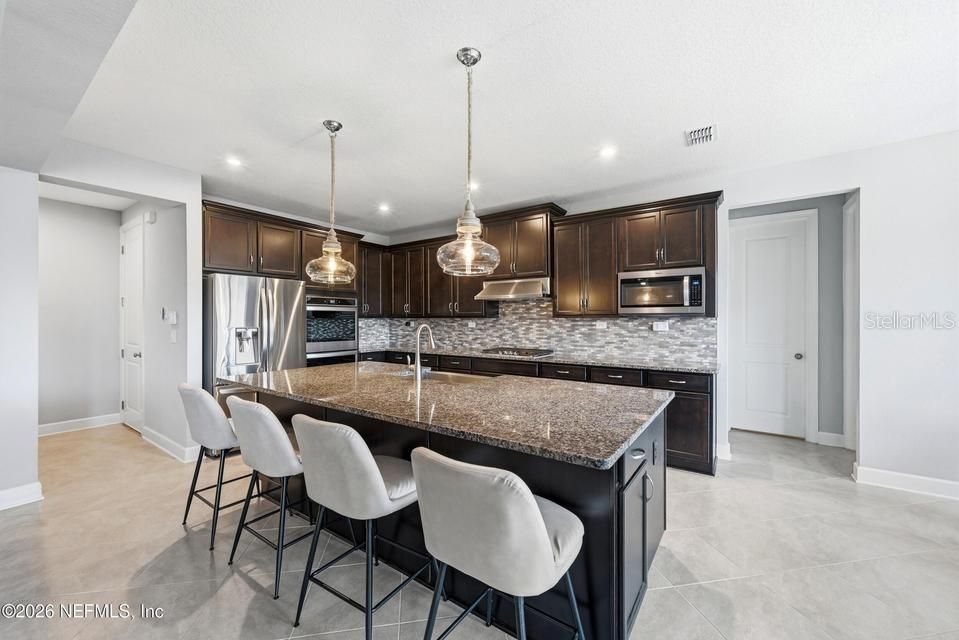 For Sale: $850,000 (5 beds, 5 baths, 3783 Square Feet)