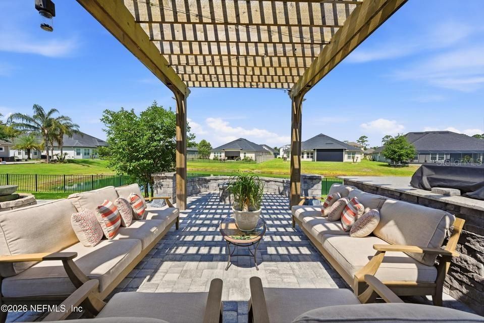 For Sale: $850,000 (5 beds, 5 baths, 3783 Square Feet)