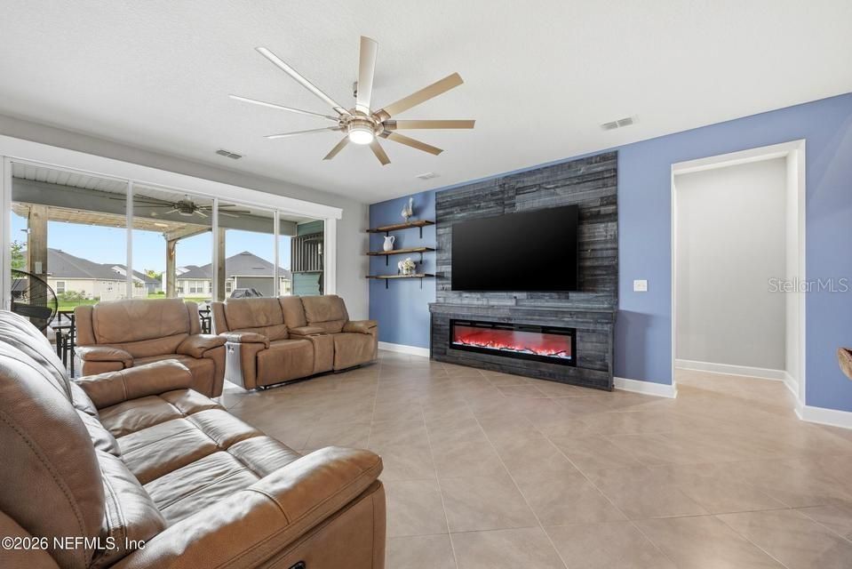 For Sale: $850,000 (5 beds, 5 baths, 3783 Square Feet)
