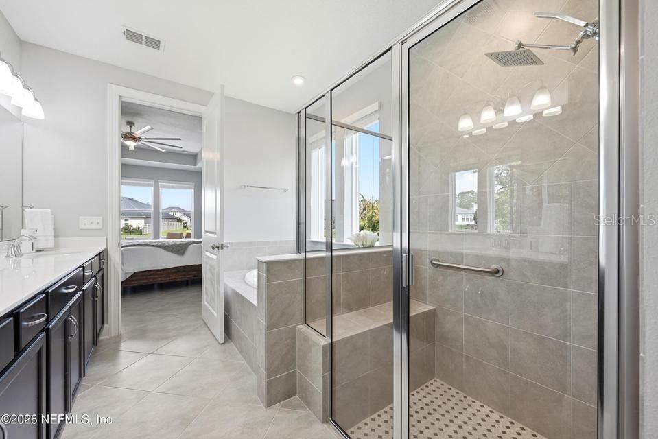 For Sale: $850,000 (5 beds, 5 baths, 3783 Square Feet)