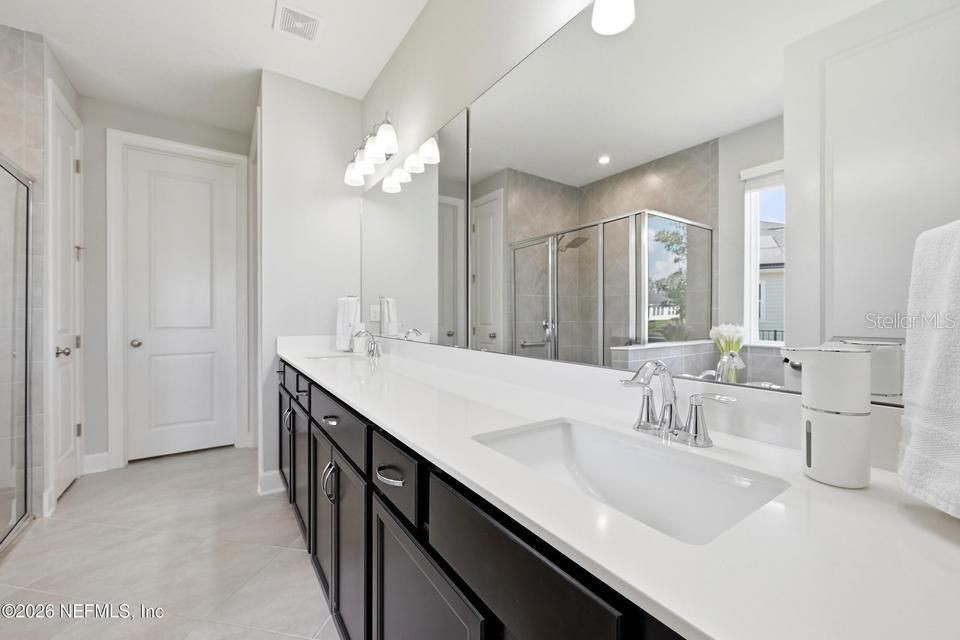 For Sale: $850,000 (5 beds, 5 baths, 3783 Square Feet)