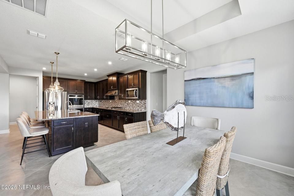 For Sale: $850,000 (5 beds, 5 baths, 3783 Square Feet)