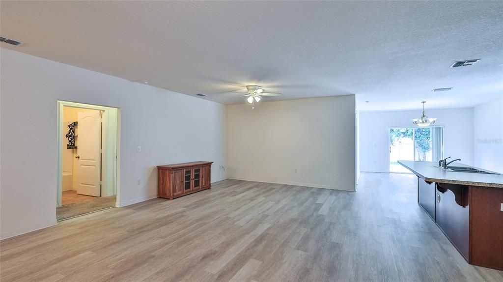 For Sale: $350,000 (4 beds, 2 baths, 1858 Square Feet)