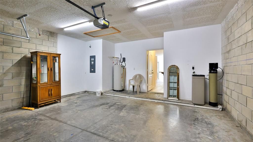 For Sale: $350,000 (4 beds, 2 baths, 1858 Square Feet)