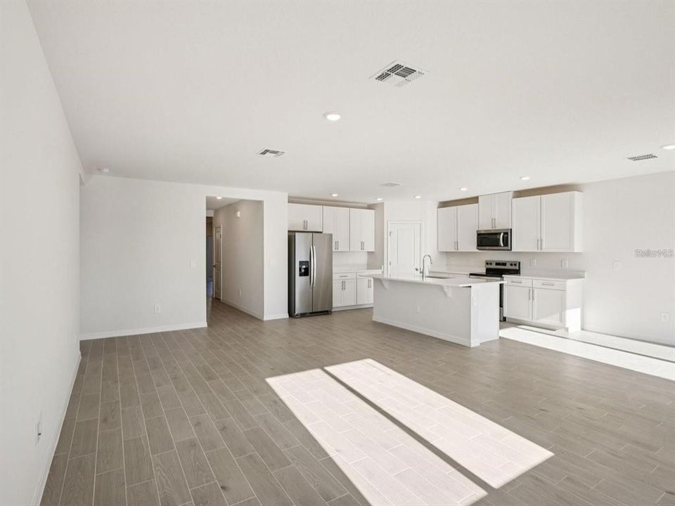 En Venta: $359,790 (4 camas, 3 baños, 2193 Pies cuadrados)