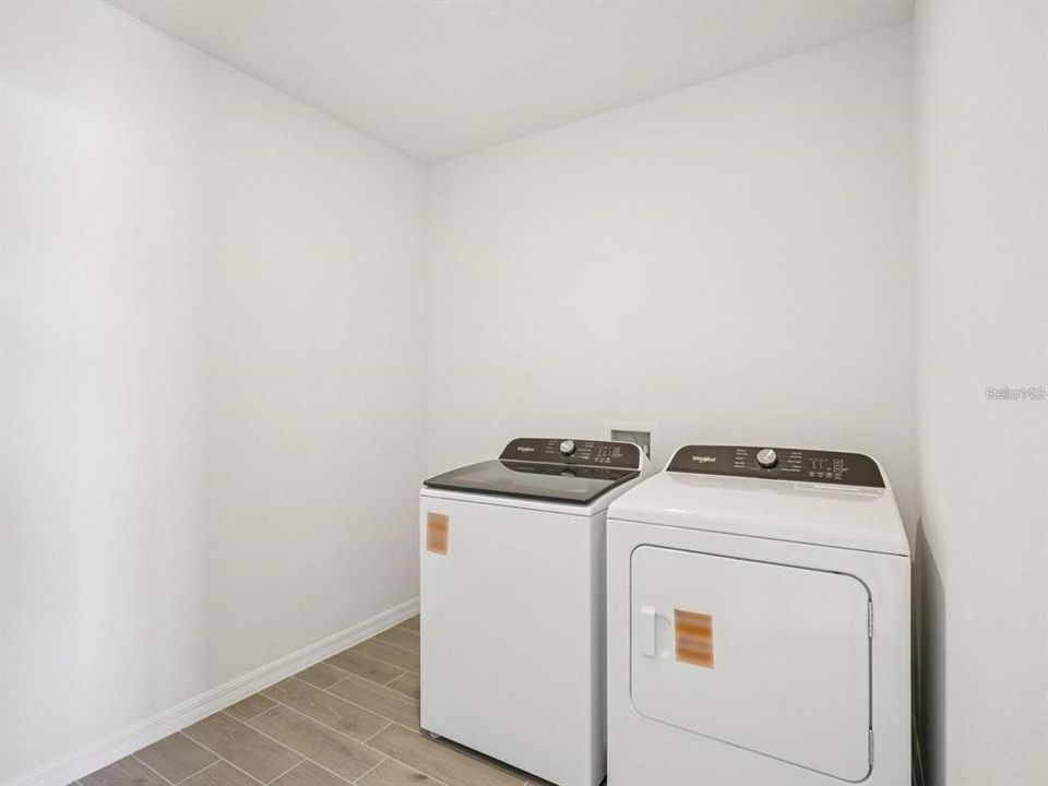 En Venta: $359,790 (4 camas, 3 baños, 2193 Pies cuadrados)