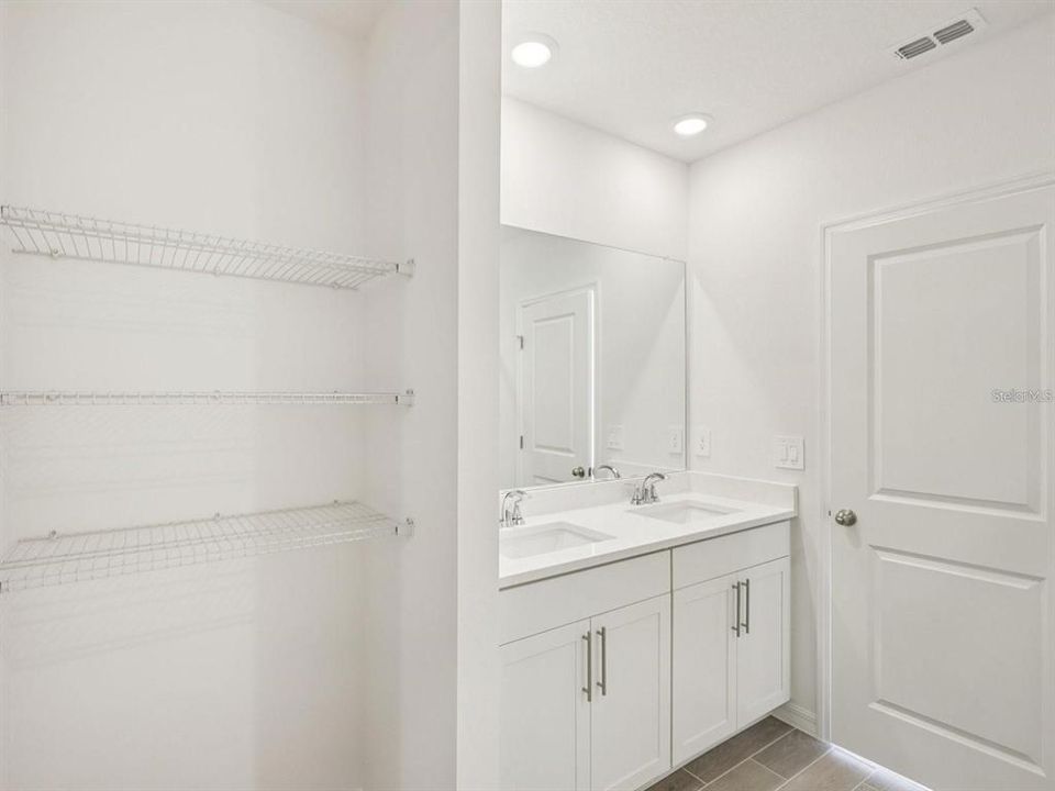 En Venta: $359,790 (4 camas, 3 baños, 2193 Pies cuadrados)