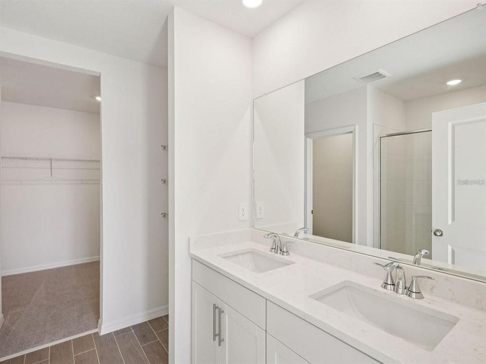 En Venta: $359,790 (4 camas, 3 baños, 2193 Pies cuadrados)