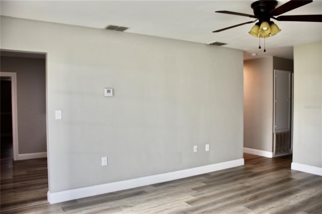 En Venta: $249,900 (3 camas, 2 baños, 1216 Pies cuadrados)