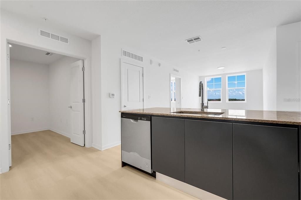 Active With Contract: $1,650 (2 beds, 2 baths, 1023 Square Feet)