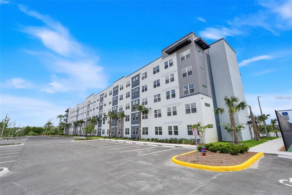 Active With Contract: $1,650 (2 beds, 2 baths, 1023 Square Feet)