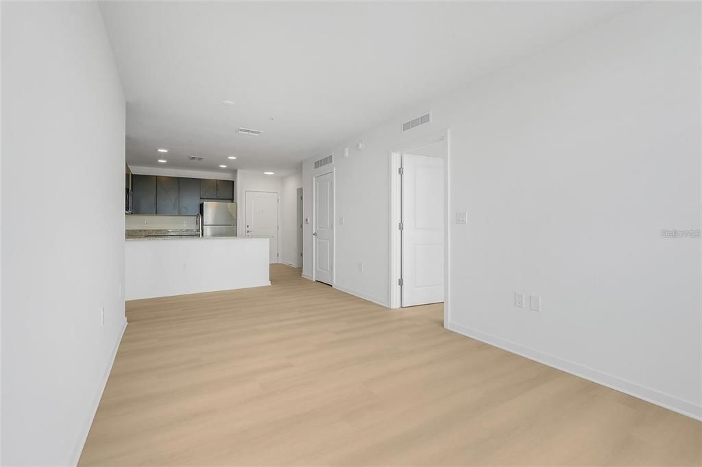 Active With Contract: $1,650 (2 beds, 2 baths, 1023 Square Feet)