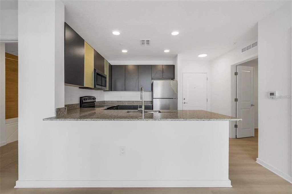 Active With Contract: $1,650 (2 beds, 2 baths, 1023 Square Feet)