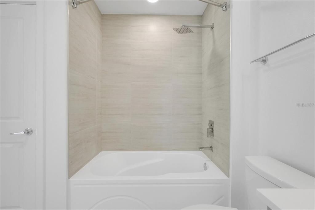 Active With Contract: $1,650 (2 beds, 2 baths, 1023 Square Feet)