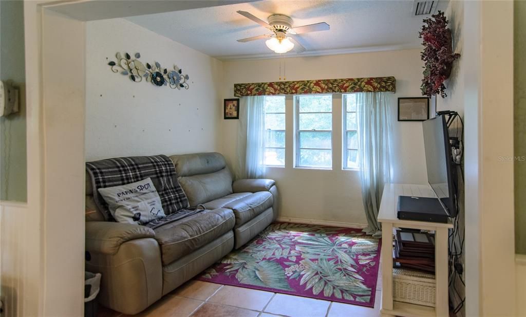 For Sale: $289,900 (3 beds, 2 baths, 1519 Square Feet)