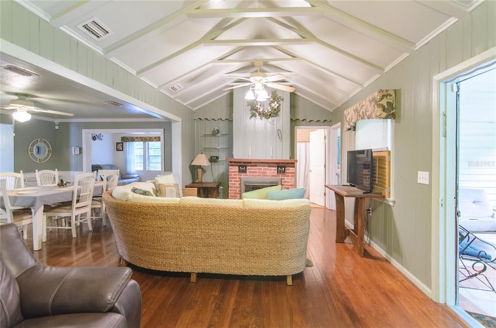 For Sale: $289,900 (3 beds, 2 baths, 1519 Square Feet)