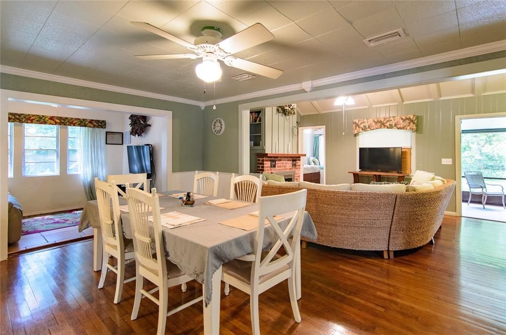 For Sale: $289,900 (3 beds, 2 baths, 1519 Square Feet)