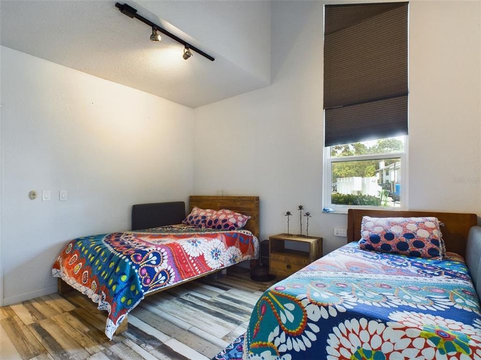 For Sale: $149,900 (1 beds, 1 baths, 666 Square Feet)